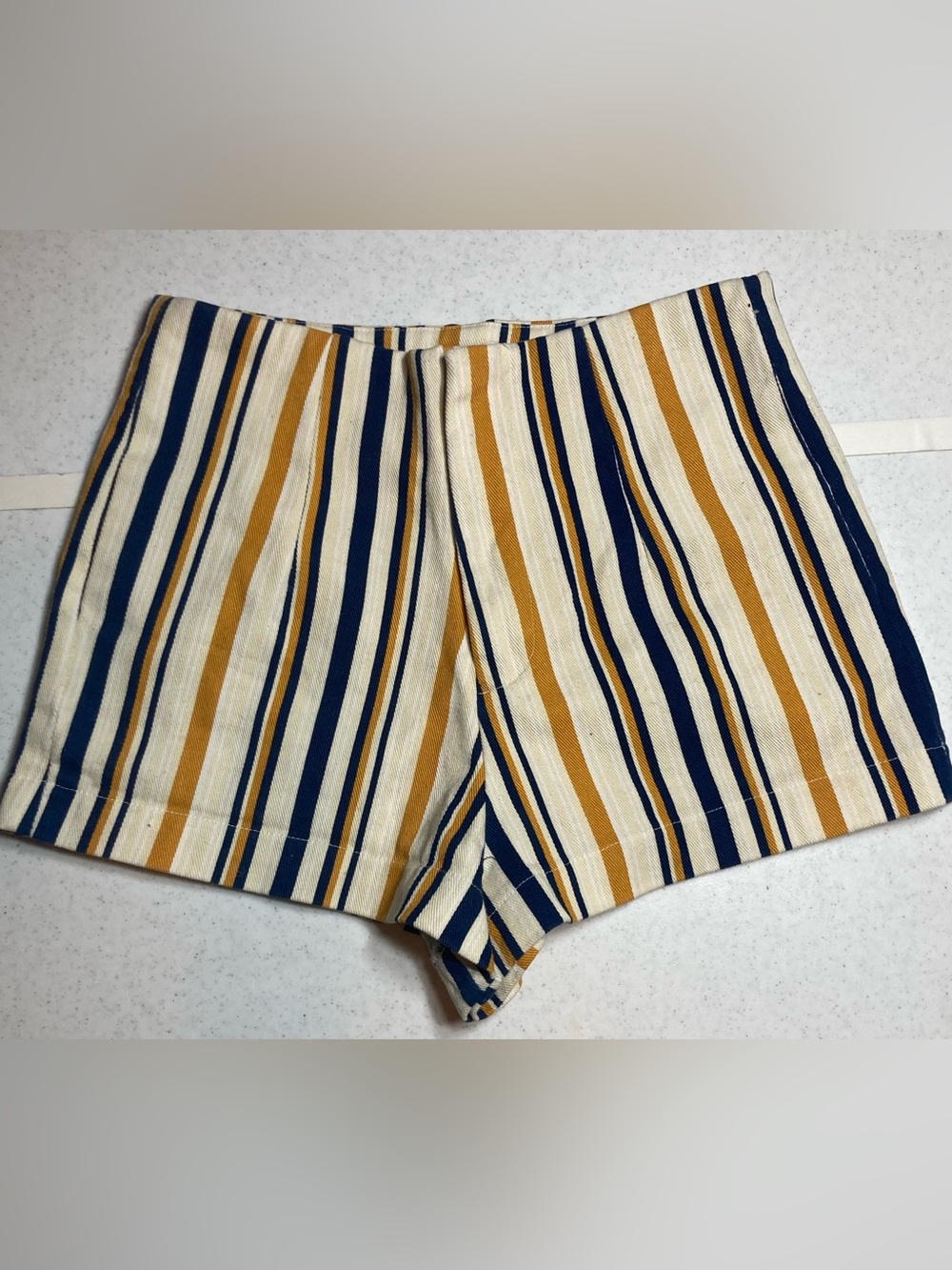 Forever 21 Striped High-Waist Women’s Shorts in Navy, Mustard & Cream retro Sz S